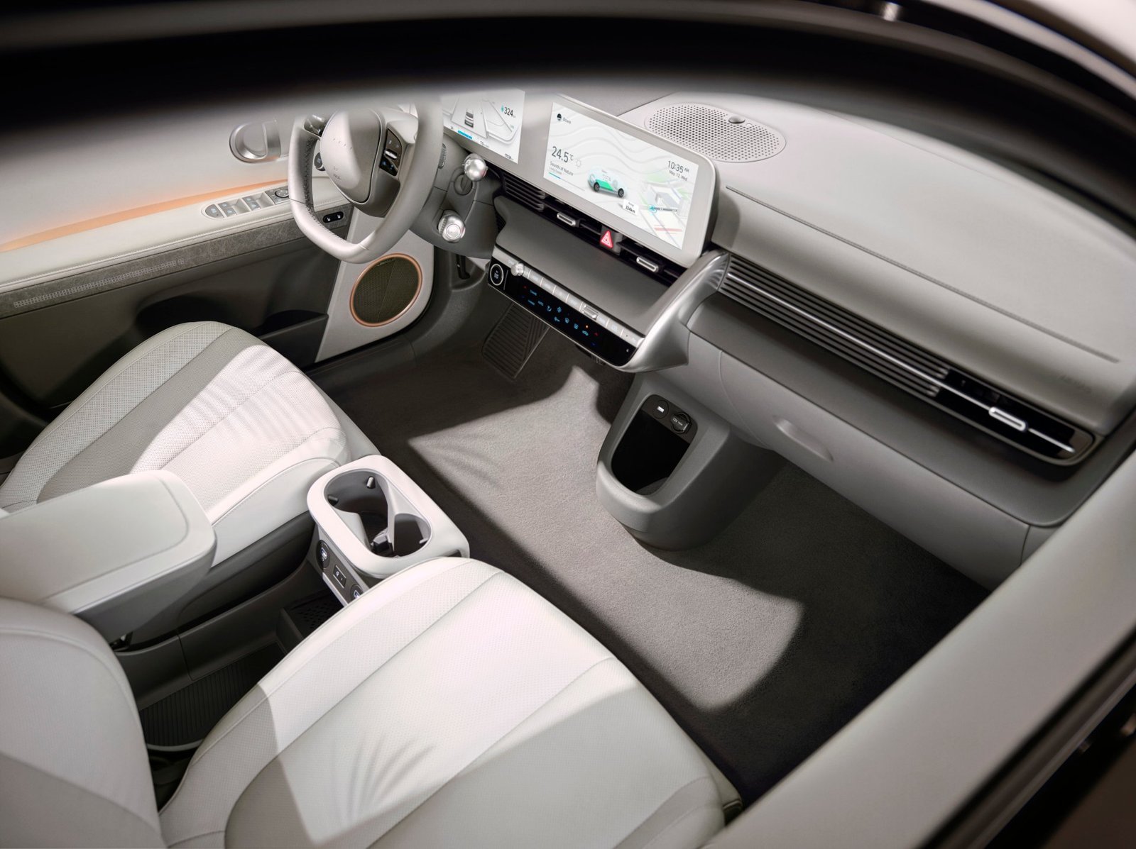 Intérieur de la Hyundai IONIQ 5 avec double écran, volant et console centrale coulissante