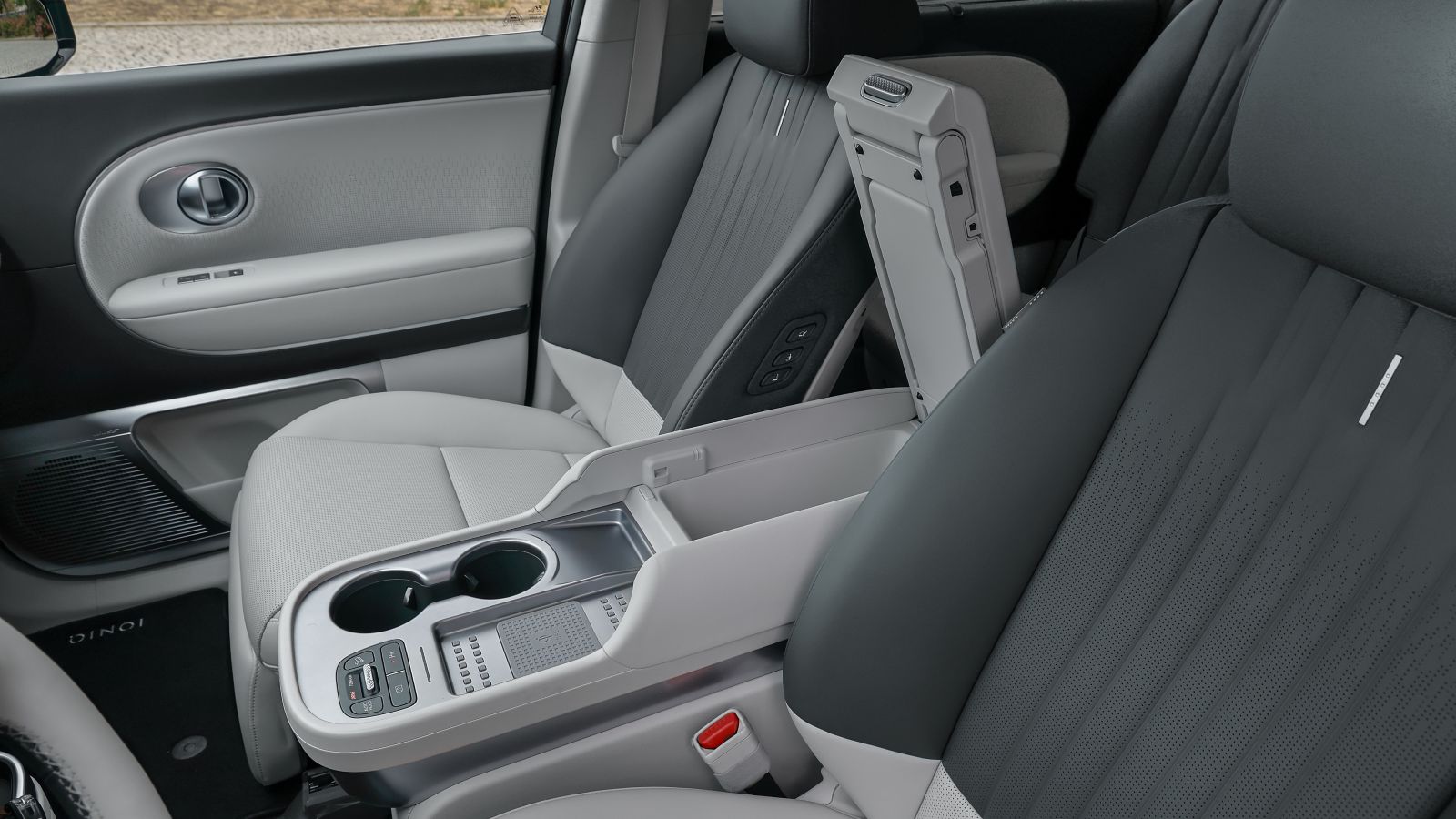 Console centrale et sièges avant du Hyundai IONIQ 9