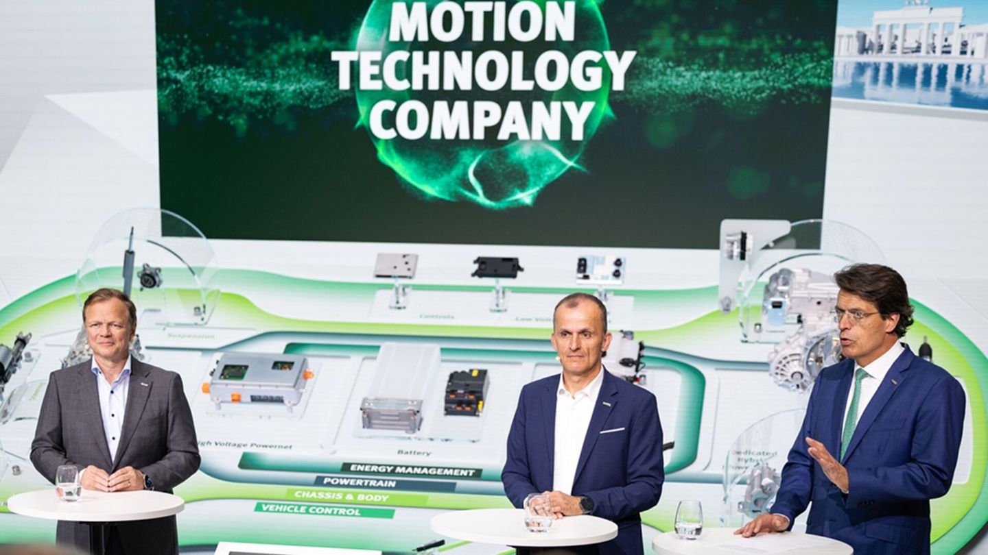 Klaus Rosenfeld, Matthias Zink et Thomas Stierle lors de la conférence de presse du Schaeffler Automotive Symposium 2026